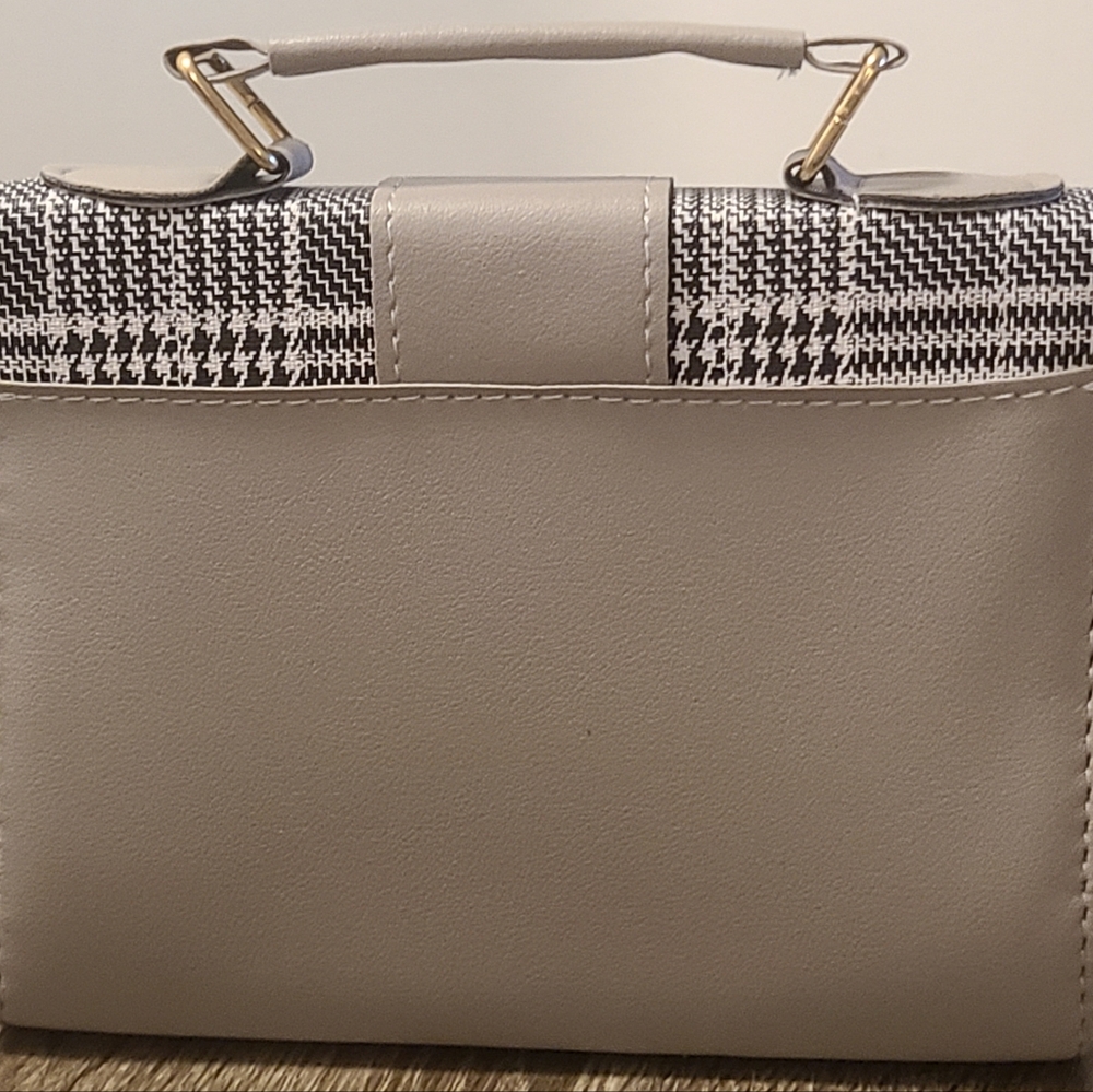 Light Grey Purse - Picture 2 of 3